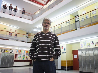 Juan Carlos Hervás dirige el IES Profesor Julio Pérez, en la Comunidad de Madrid, premiado por sus prácticas de convivencia escolar.